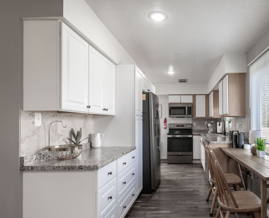 Køleskab, mikrobølgeovn, ovn, kogeplade