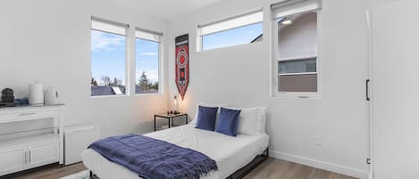 Classic Room | 1 bedroom, iron/ironing board, free WiFi, bed sheets