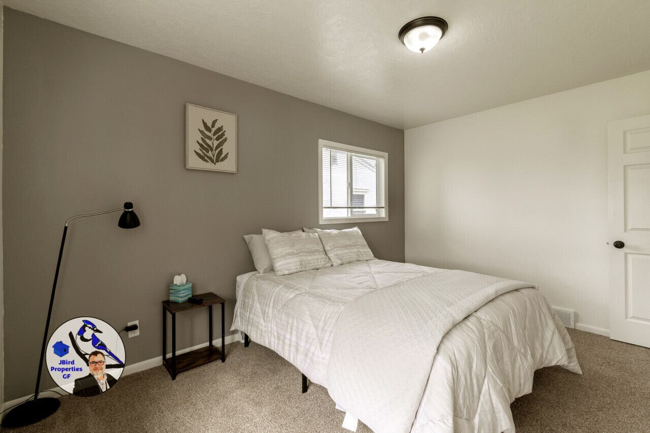6 bedrooms, desk, iron/ironing board, WiFi