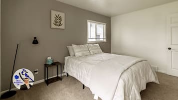 6 bedrooms, desk, iron/ironing board, WiFi