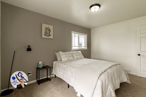 6 bedrooms, desk, iron/ironing board, WiFi