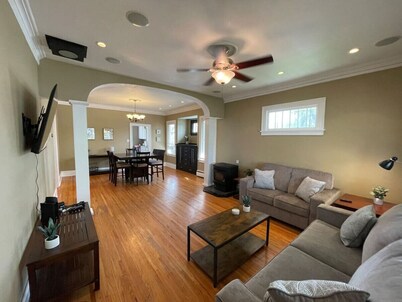 Dragonfly House: A cheerful five-bedroom