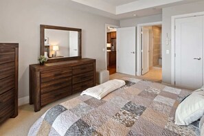 3 bedrooms, iron/ironing board, free WiFi, bed sheets - Elevated Waterfront | Pool, Beach & Near Downtown (Sandpoint)