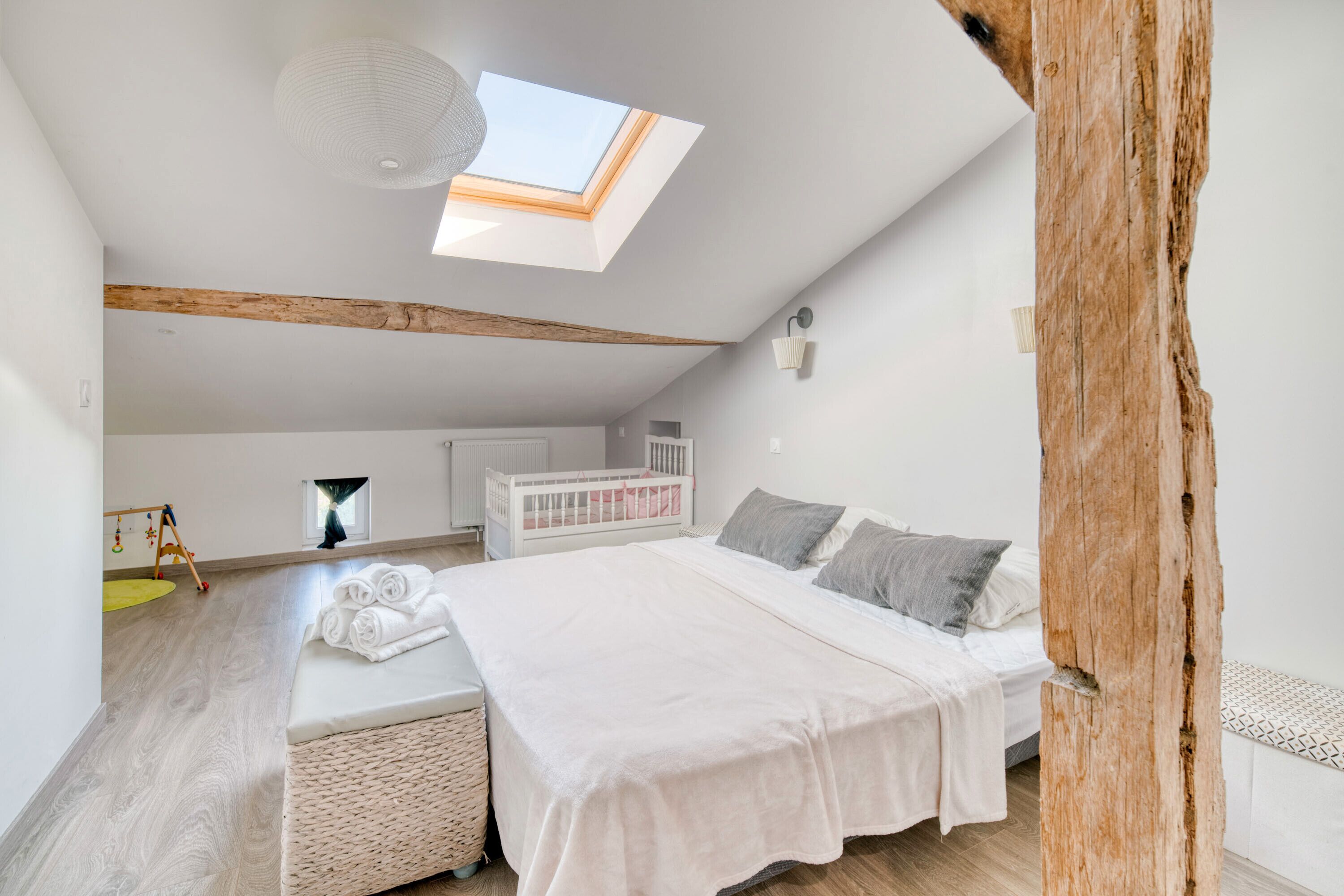 6 dormitorios, tabla de planchar con plancha, wifi gratis y ropa de cama