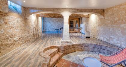Country House 'Villa Virginie Gite 1' with Private Pool, Wi-Fi and Air Conditioning