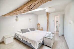 6 habitaciones, tabla de planchar con plancha y wifi gratis 