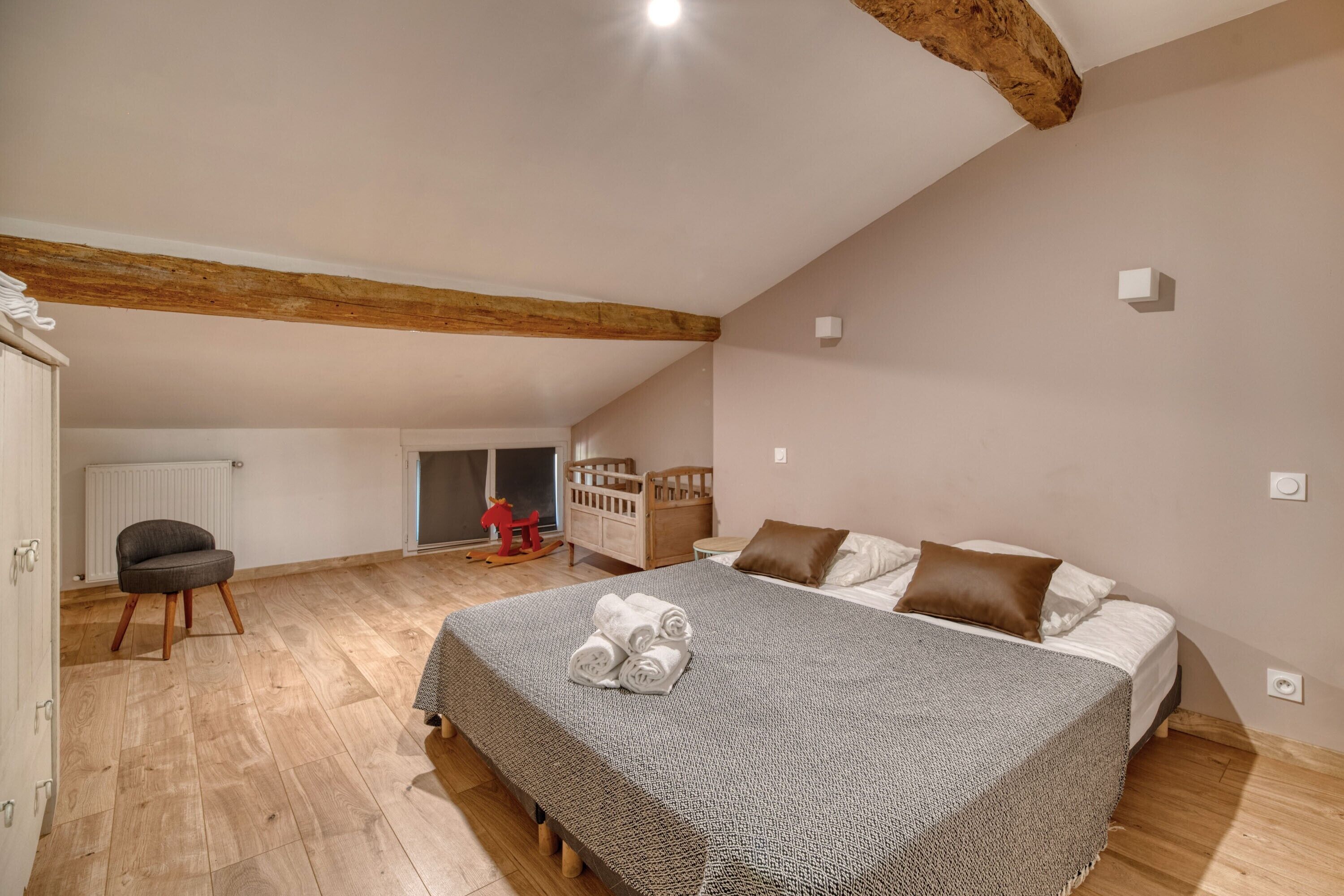 5 Schlafzimmer, Schreibtisch, Bügeleisen/Bügelbrett, kostenloses WLAN