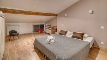 5 Schlafzimmer, Schreibtisch, Bügeleisen/Bügelbrett, kostenloses WLAN