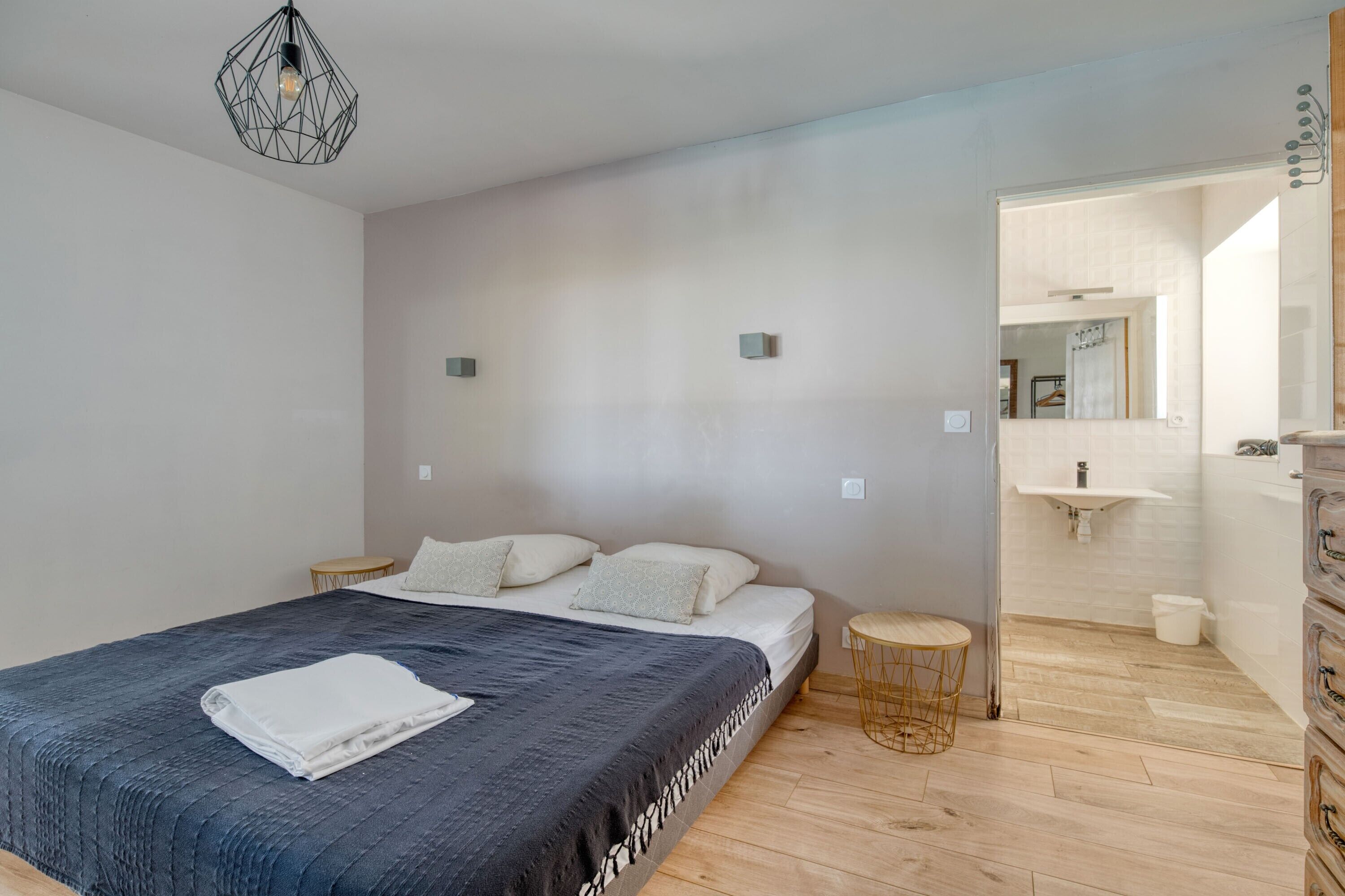 5 chambres, bureau, fer et planche à repasser, Wi-Fi gratuit