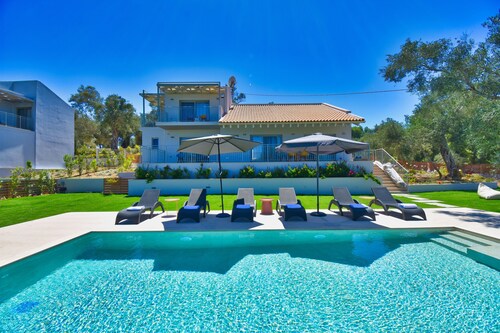Villa Luminosa with private pool by Corfuville