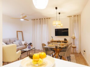 Living area - Auriga - Holiday Apartment Rental Girona | Bravissimo (Girona)