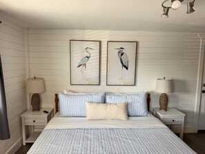 WiFi, bed sheets - Perfect cozy getaway for two! (Panama City Beach)