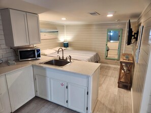 1 bedroom, WiFi, bed sheets - Ambassador 101 - Remodeled (Panama City Beach)