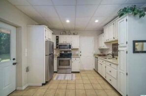 Fridge, microwave, oven, stovetop - Hidden Oasis in Scottsboro, AL (Scottsboro)