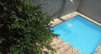 Casa Confortável com Piscina