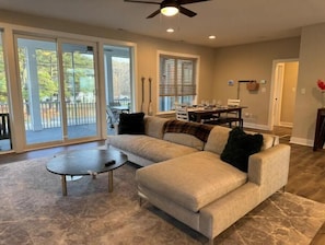Living area - Bethany Beach-1.2 miles from boardwalk-large families welcome-community pool (Ocean View)