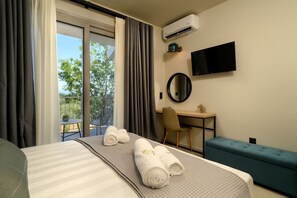 3 quartos, cofres nos quartos, escrivaninha