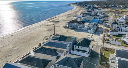 Charming Old Lyme Cottage, Steps to Private Beach!