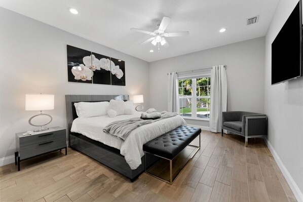 4 camere, una scrivania, ferro/asse da stiro, culla da viaggio