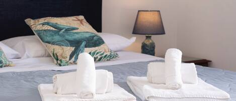 2 chambres, fer et planche à repasser, Wi-Fi gratuit, draps fournis