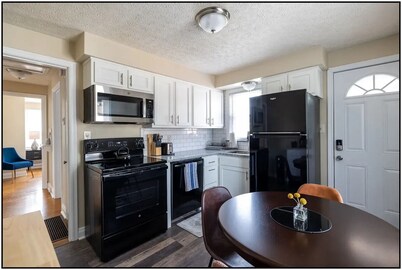 Spacious 2BR Home! Min to Fairgrounds and UofL!