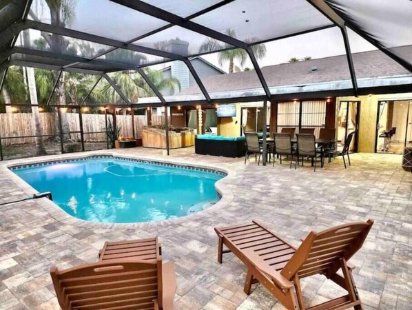 Outdoor pool, a heated pool - Tampa Vacation Home - 3BR 10 PPL - Pool (Tampa)