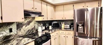 Tampa Vacation Home - 3BR 10 PPL - Pool