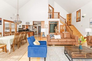 Smart-TV, peis, DVD-spiller og filmbibliotek