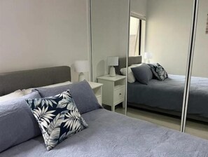 2 chambres, fer et planche à repasser, lit parapluie, Wi-Fi gratuit