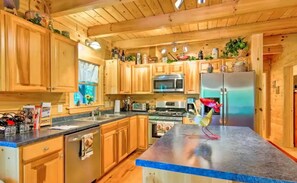 Køleskab, mikrobølgeovn, ovn, kogeplade