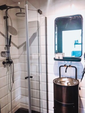 Shower, hair dryer, towels - Studio L'Atelier - Metro Valmy - Vaise (Lyon)