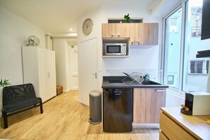 Fridge, microwave, stovetop, coffee/tea maker - Le Petit Pierre Scize - Quais de Saône (Lyon)