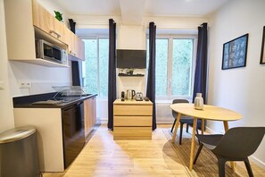 Fridge, microwave, stovetop, coffee/tea maker - Le Petit Pierre Scize - Quais de Saône (Lyon)