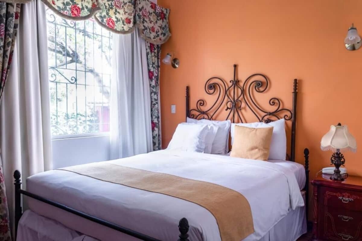Single Room | In-room safe, desk, laptop workspace, free WiFi