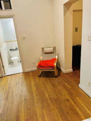Bathroom - Sunny studio alcove apt w/Patio deck less than 2 blocks from subway (New York)