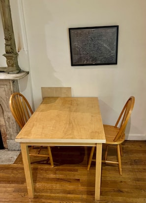 Dining - Sunny studio alcove apt w/Patio deck less than 2 blocks from subway (New York)