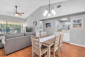 Interior - Tranquil Luxury Condo near Anna Maria Island Beach, 2 heated pools, hot tubs,IMG (Bradenton)