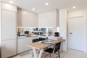 Frigorífic, forn, placa de cuina i rentaplats