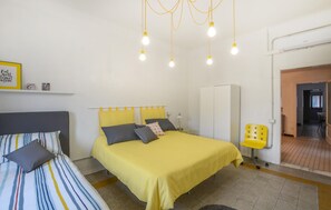 2 bedrooms, iron/ironing board, travel cot, free WiFi