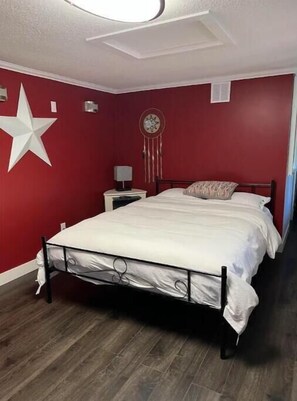 1 habitación, tabla de planchar con plancha, wifi gratis y ropa de cama 