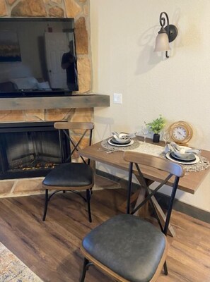 Dining - Luxury condo available for the week of fourth of July in Branson Mo (Branson)