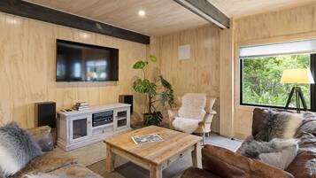 Smart-TV, Videospiele, DVD-Player, Bücher