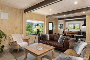 TV connectée, jeux vidéo, lecteur de DVD, livres