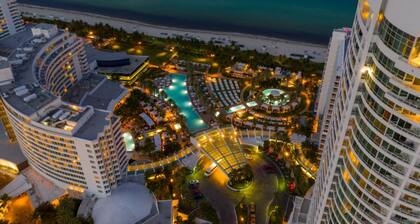 FontaineBleau Resort Ocean plus Bay View w/ Balcony