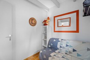 Interior - Apartment 'Sea View Apartment at La Madrague' with Sea View, Private Terrace (Saint-Cyr-sur-Mer)