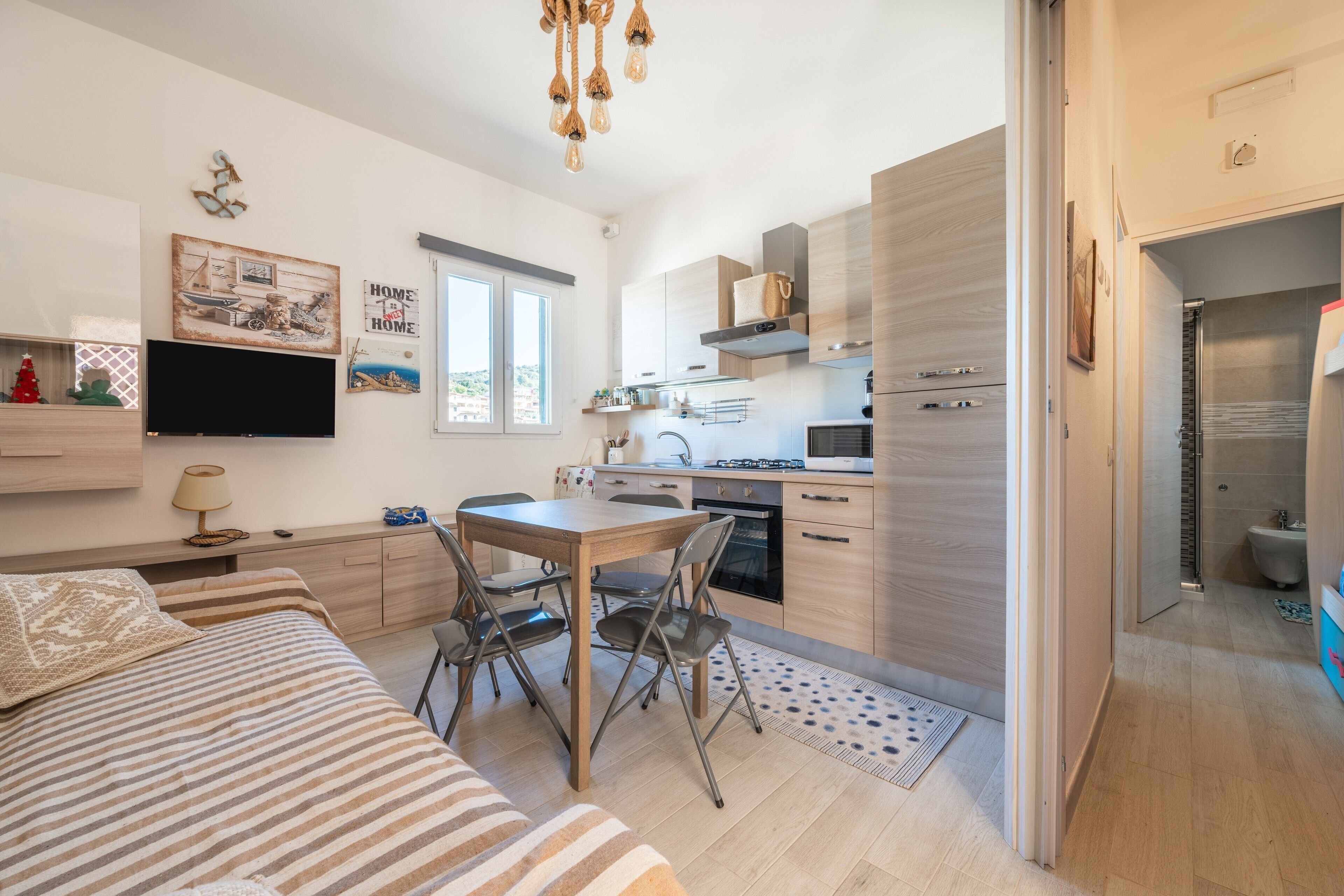 1 slaapkamer, een strijkplank/strijkijzer, gratis wifi, beddengoed