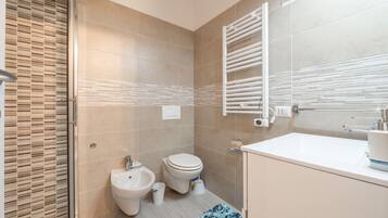 Doccia, asciugacapelli, asciugamani