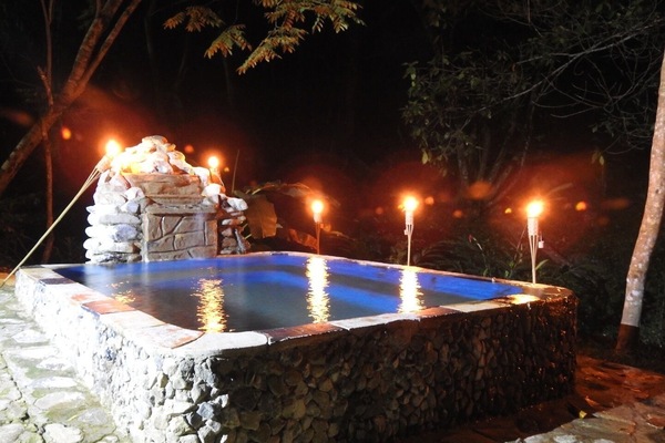 Outdoor spa tub