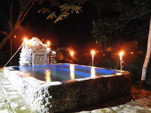 Bañera de hidromasaje al aire libre