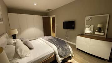 2 bedrooms, iron/ironing board, travel cot, WiFi